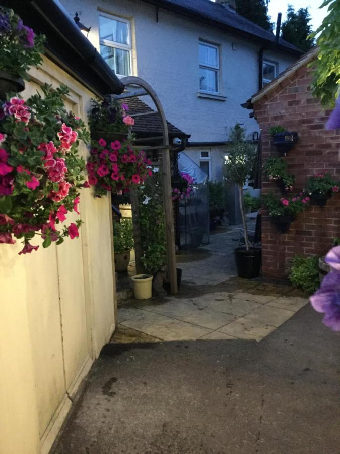 The Bell Inn Salisbury Exterior photo