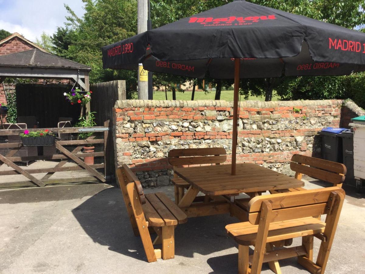 The Bell Inn Salisbury Exterior photo