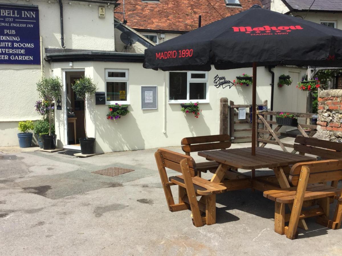 The Bell Inn Salisbury Exterior photo